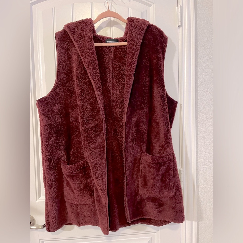 Zenana Outfitters Women’s Plus oversized faux fur hooded vest 🍁❄️
